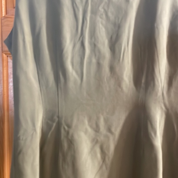 Express petite 5/6 100% silk green dress good condition - Picture 2 of 4